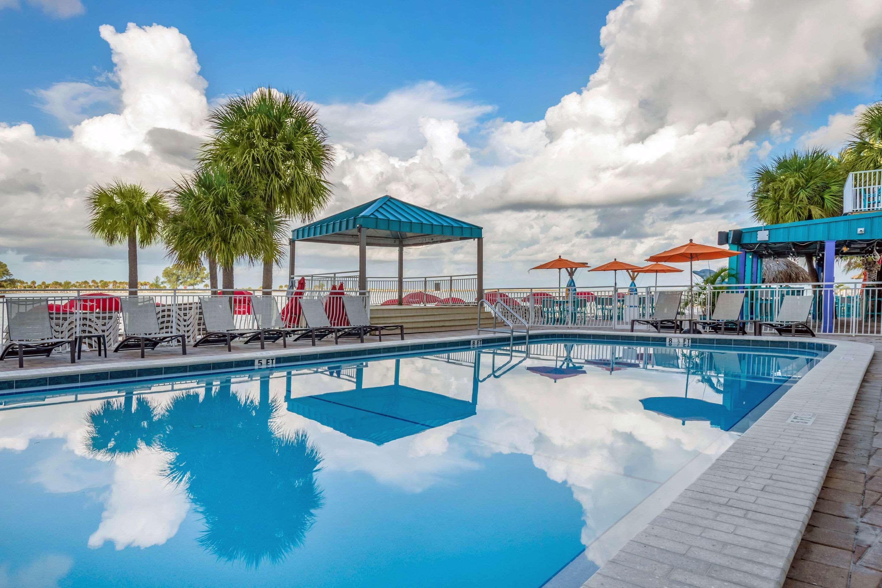 Winter The Dolphin'S Beach Club, Ascend Hotel Collection クリアウォーター・ビーチ エクステリア 写真