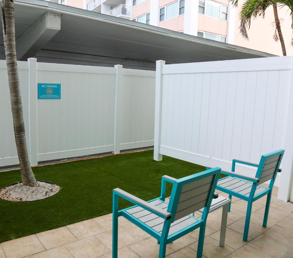 Winter The Dolphin'S Beach Club, Ascend Hotel Collection クリアウォーター・ビーチ エクステリア 写真