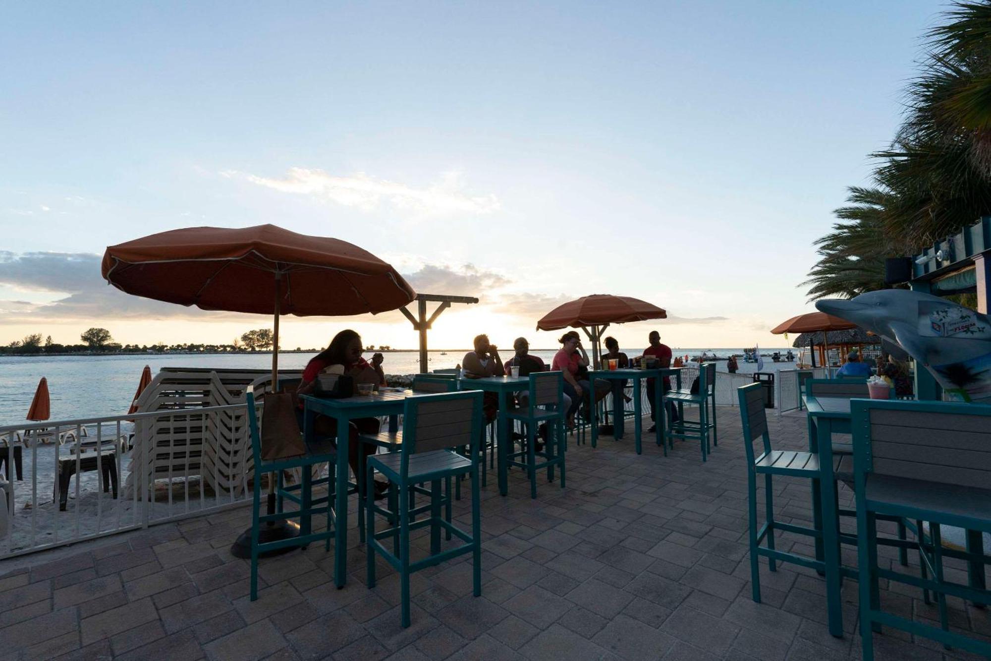 Winter The Dolphin'S Beach Club, Ascend Hotel Collection クリアウォーター・ビーチ エクステリア 写真