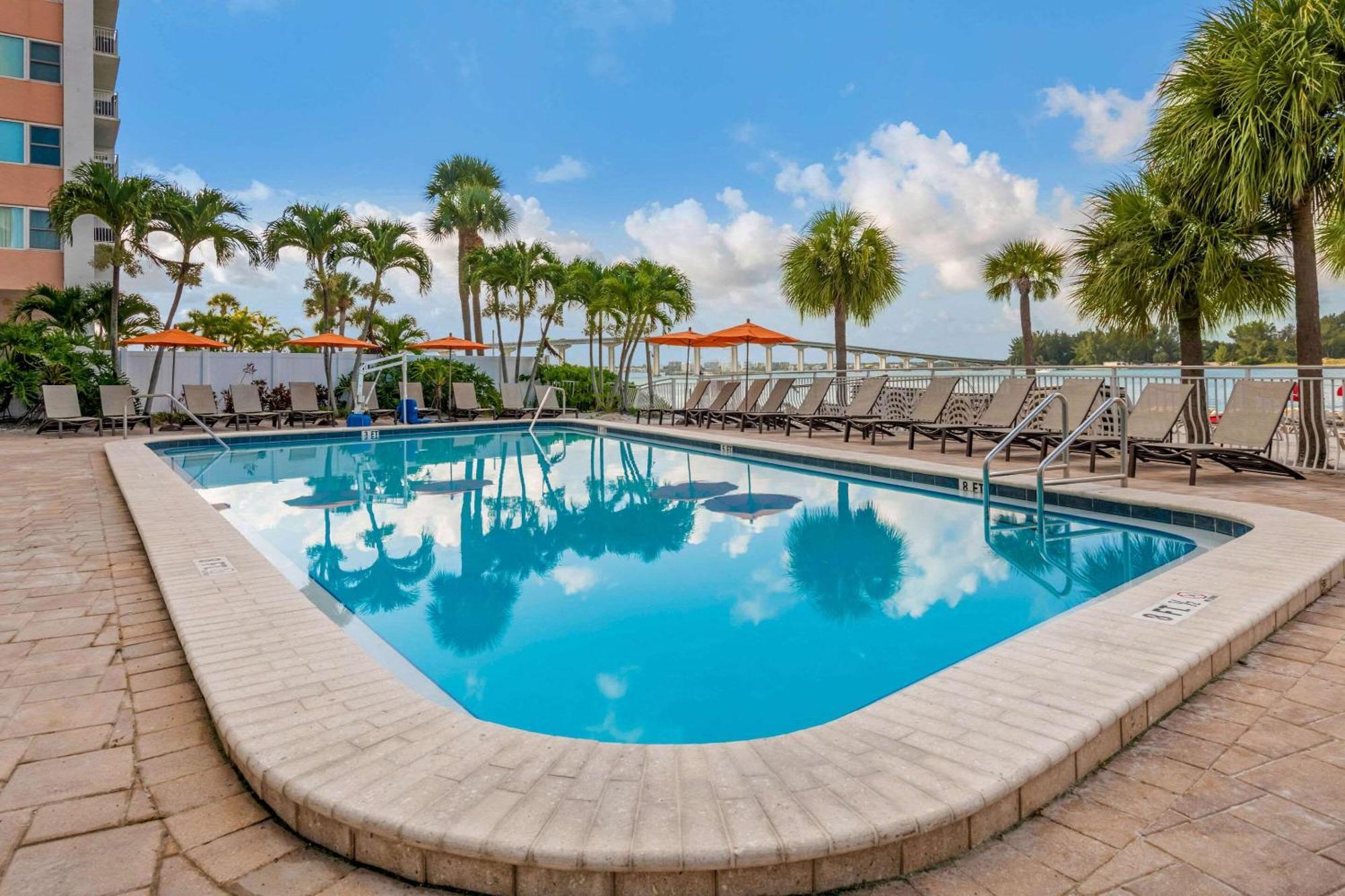 Winter The Dolphin'S Beach Club, Ascend Hotel Collection クリアウォーター・ビーチ エクステリア 写真