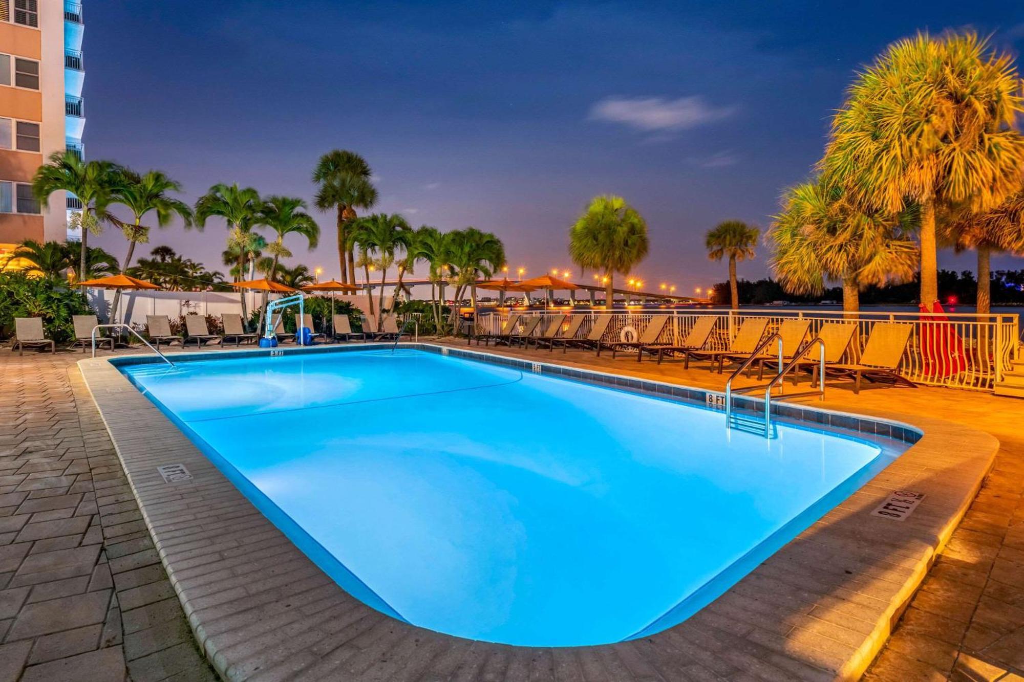 Winter The Dolphin'S Beach Club, Ascend Hotel Collection クリアウォーター・ビーチ エクステリア 写真